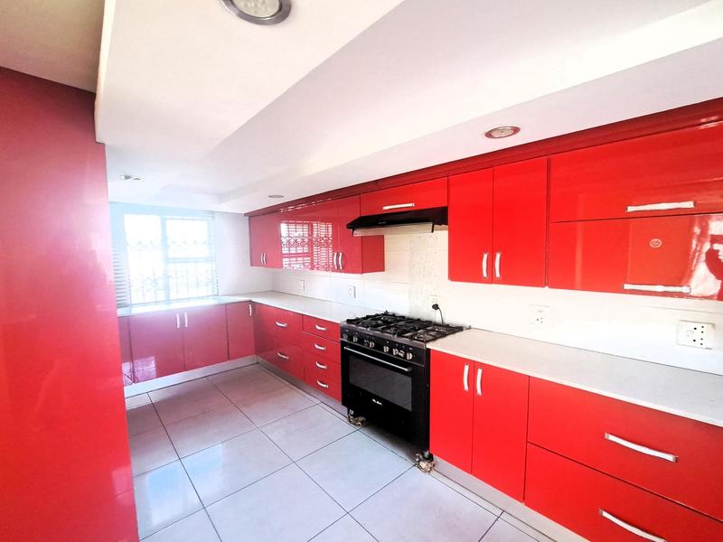 4 Bedroom Property for Sale in Heuweloord Gauteng