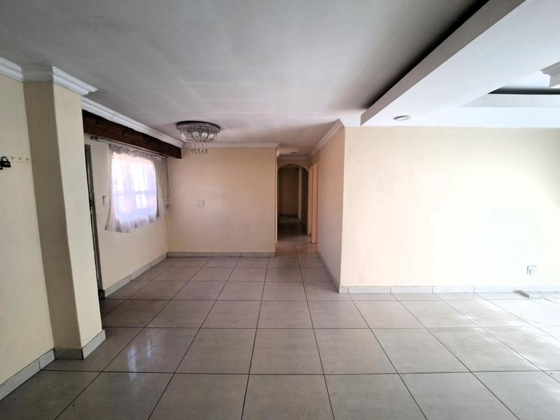 4 Bedroom Property for Sale in Heuweloord Gauteng