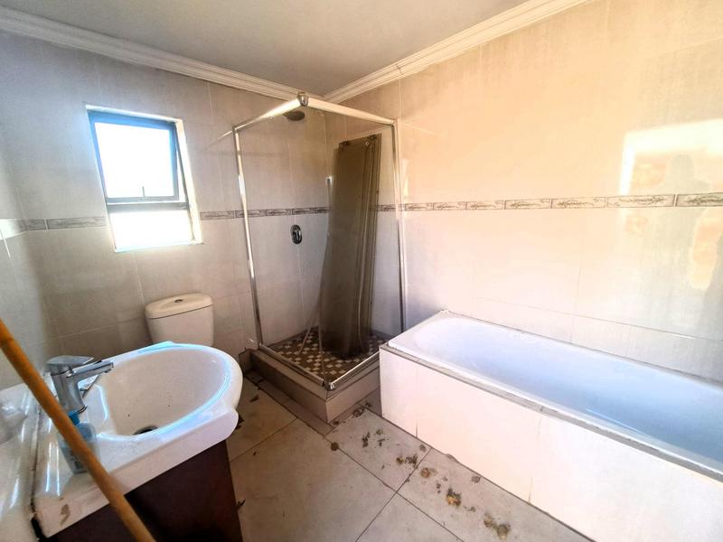 4 Bedroom Property for Sale in Heuweloord Gauteng