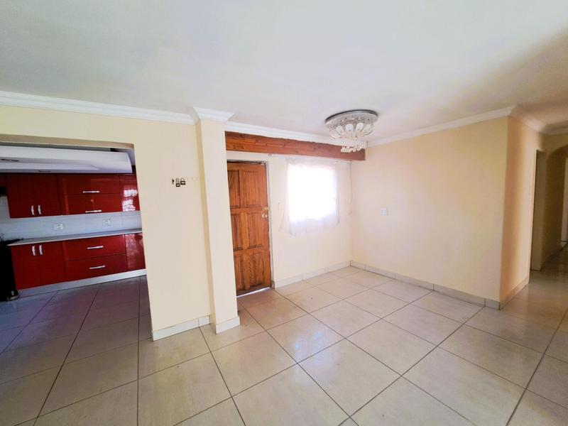 4 Bedroom Property for Sale in Heuweloord Gauteng