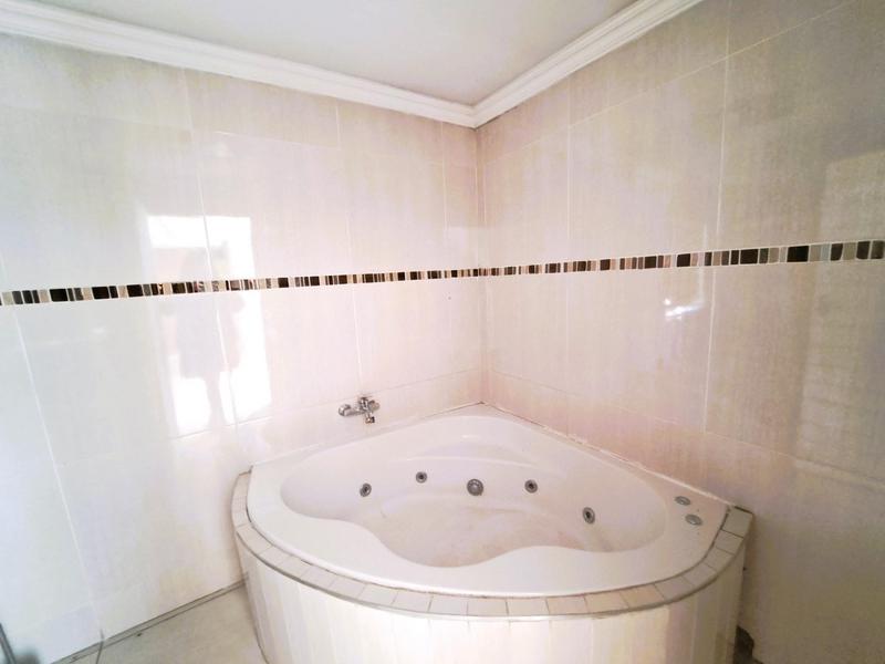 4 Bedroom Property for Sale in Heuweloord Gauteng