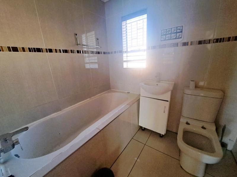 4 Bedroom Property for Sale in Heuweloord Gauteng