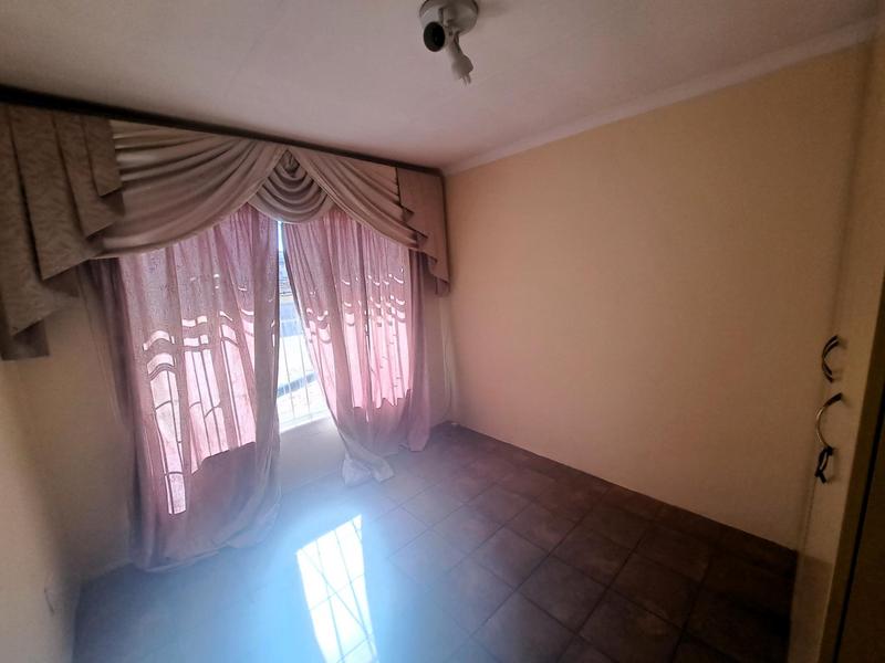 4 Bedroom Property for Sale in Heuweloord Gauteng