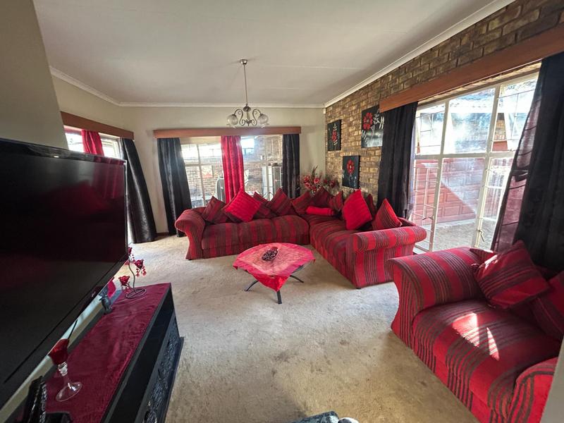 6 Bedroom Property for Sale in The Reeds Gauteng