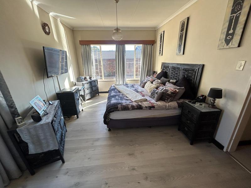 6 Bedroom Property for Sale in The Reeds Gauteng