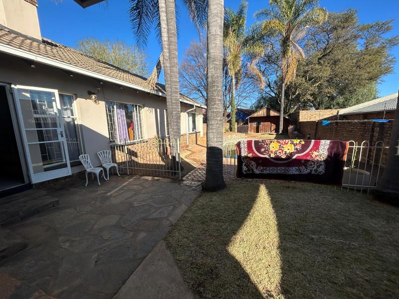 6 Bedroom Property for Sale in The Reeds Gauteng