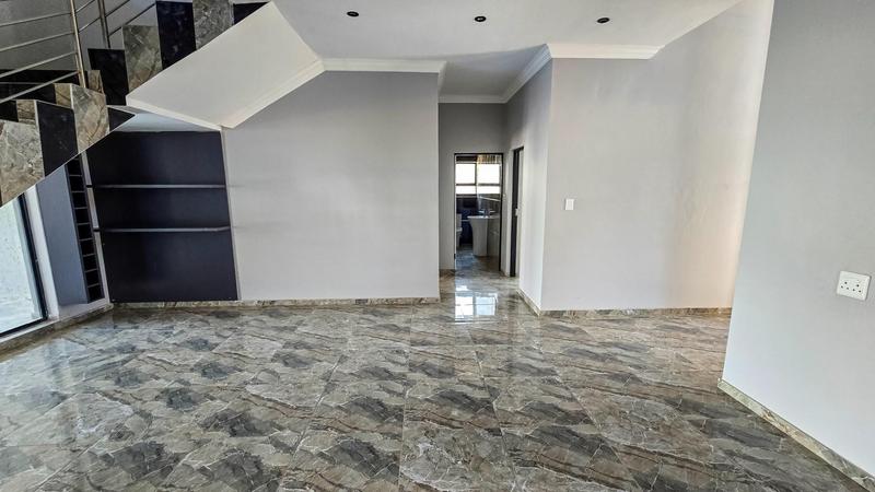 5 Bedroom Property for Sale in Six Fountains Estate Gauteng