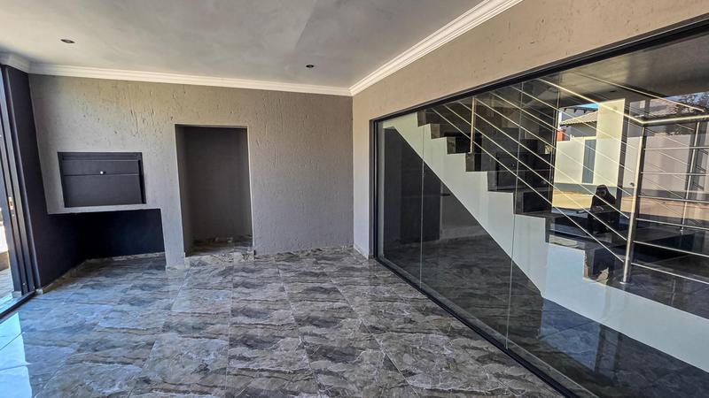 5 Bedroom Property for Sale in Six Fountains Estate Gauteng