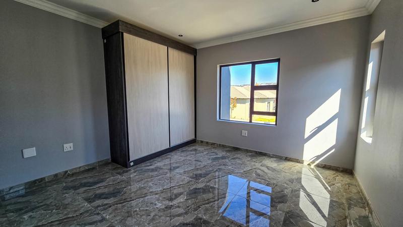 5 Bedroom Property for Sale in Six Fountains Estate Gauteng