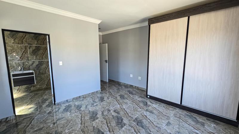 5 Bedroom Property for Sale in Six Fountains Estate Gauteng