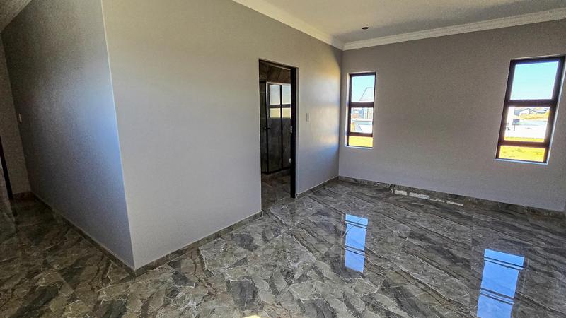 5 Bedroom Property for Sale in Six Fountains Estate Gauteng