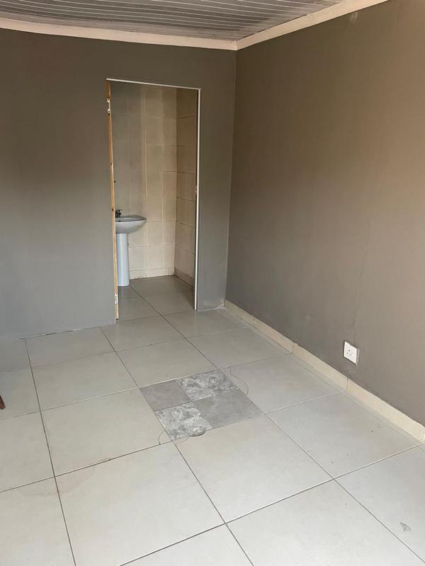 To Let 4 Bedroom Property for Rent in Brixton Gauteng