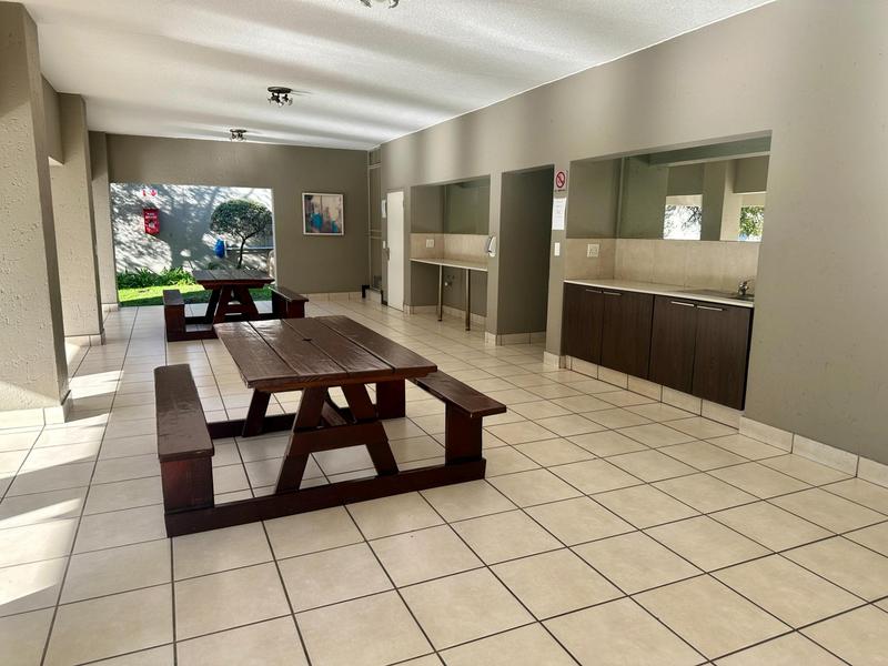 To Let 1 Bedroom Property for Rent in Lonehill Gauteng