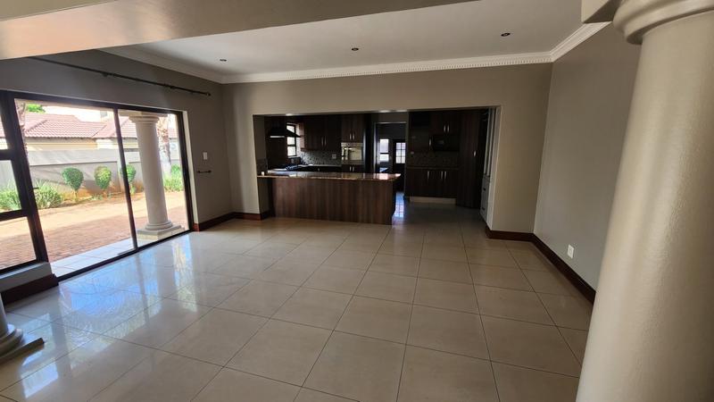 5 Bedroom Property for Sale in Zambezi Country Estate Gauteng