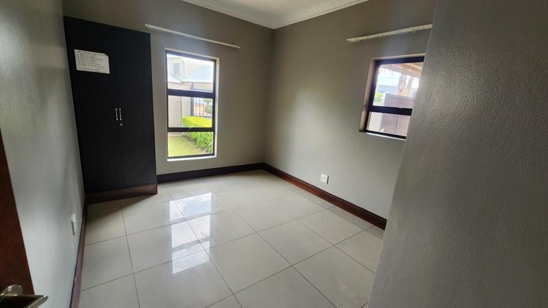 5 Bedroom Property for Sale in Zambezi Country Estate Gauteng