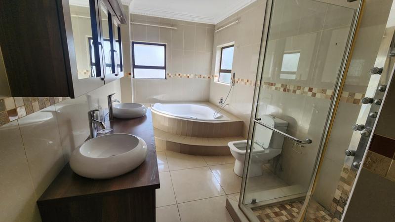 5 Bedroom Property for Sale in Zambezi Country Estate Gauteng