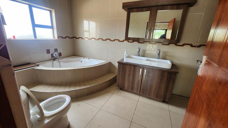 5 Bedroom Property for Sale in Zambezi Country Estate Gauteng