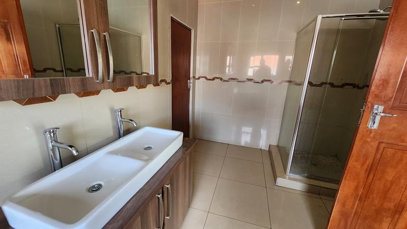 5 Bedroom Property for Sale in Zambezi Country Estate Gauteng