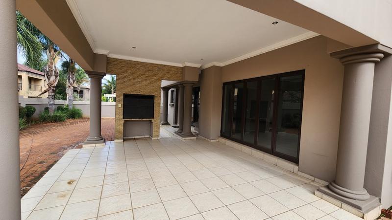 5 Bedroom Property for Sale in Zambezi Country Estate Gauteng