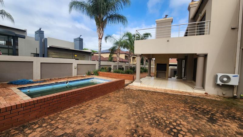 5 Bedroom Property for Sale in Zambezi Country Estate Gauteng