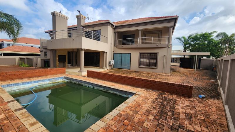 5 Bedroom Property for Sale in Zambezi Country Estate Gauteng