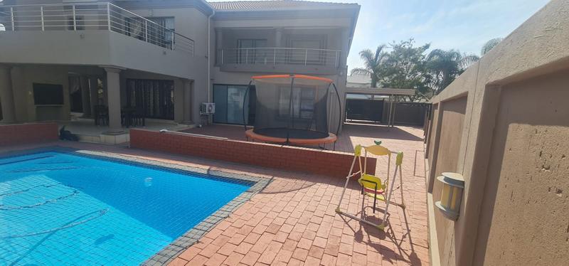 5 Bedroom Property for Sale in Zambezi Country Estate Gauteng