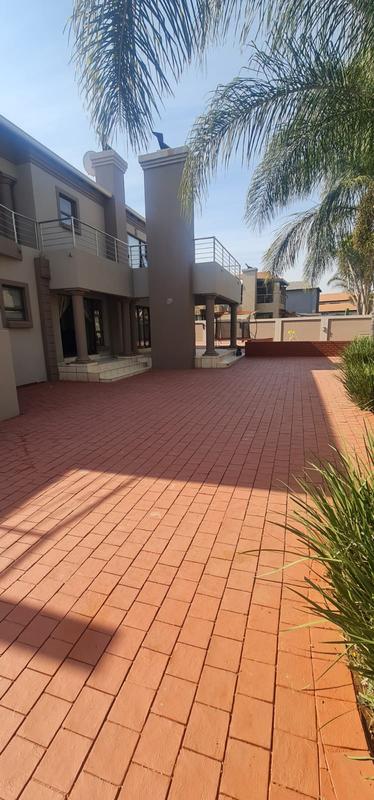 5 Bedroom Property for Sale in Zambezi Country Estate Gauteng