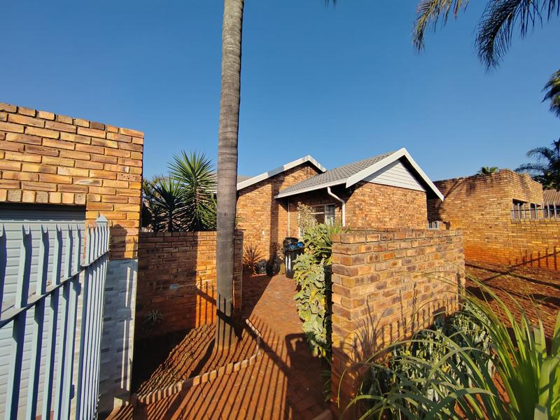 3 Bedroom Property for Sale in Dorandia Gauteng