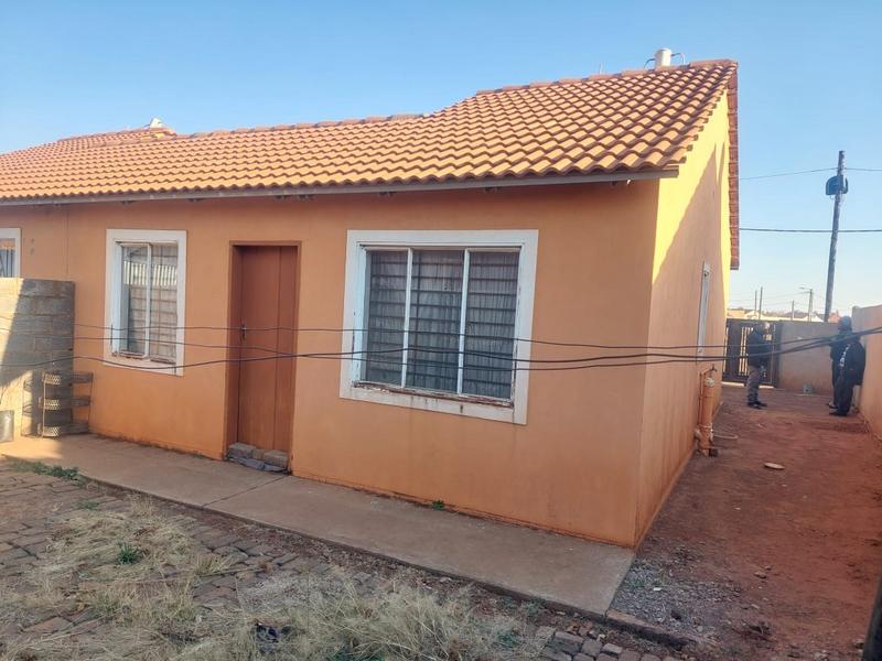 2 Bedroom Property for Sale in Lufhereng Gauteng