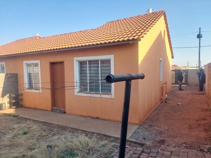 2 Bedroom Property for Sale in Lufhereng Gauteng