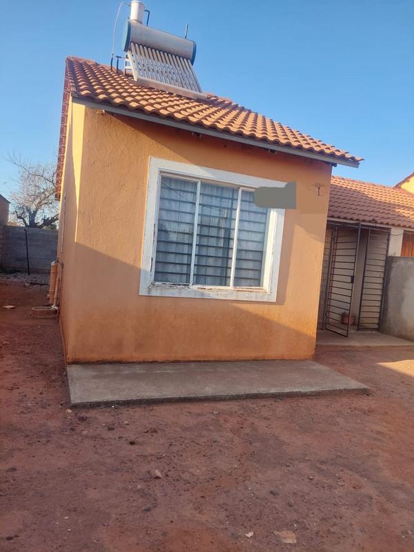 2 Bedroom Property for Sale in Lufhereng Gauteng