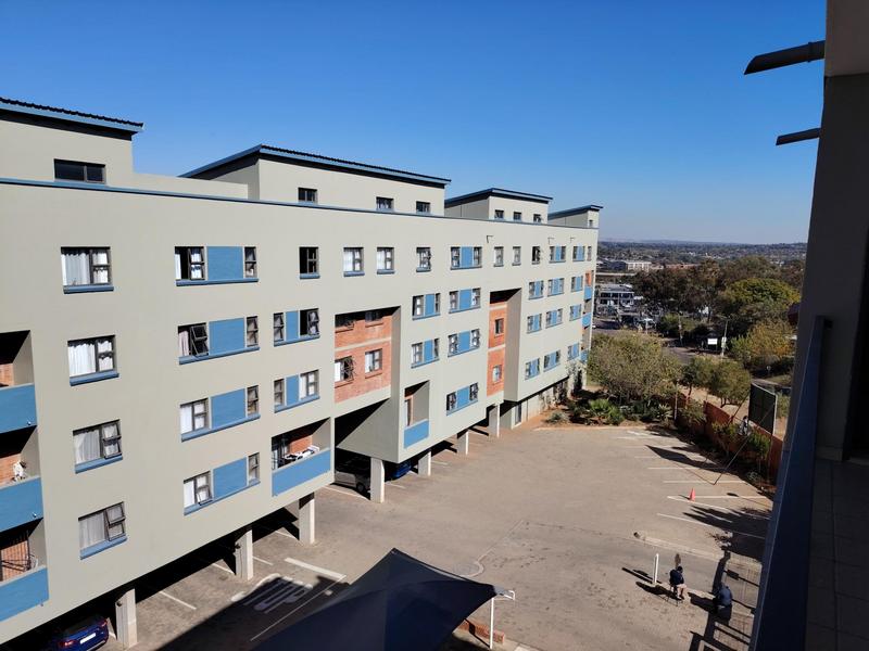 1 Bedroom Property for Sale in Die Hoewes Gauteng