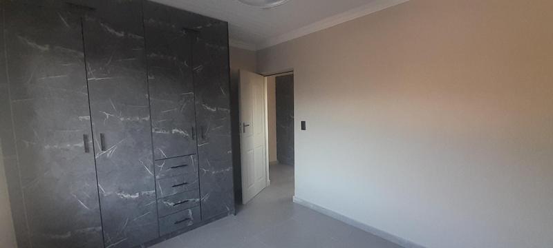 To Let 2 Bedroom Property for Rent in Eldoraigne Gauteng