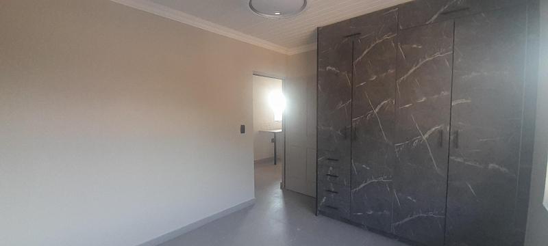 To Let 2 Bedroom Property for Rent in Eldoraigne Gauteng