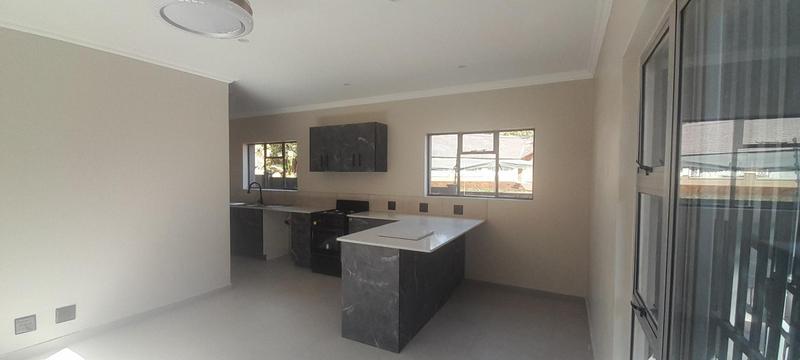 To Let 2 Bedroom Property for Rent in Eldoraigne Gauteng