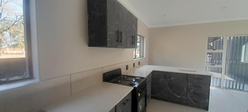 To Let 2 Bedroom Property for Rent in Eldoraigne Gauteng