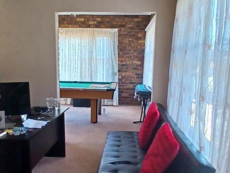 3 Bedroom Property for Sale in Birchleigh North Gauteng