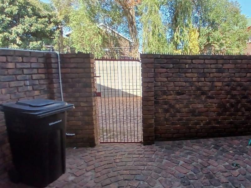 3 Bedroom Property for Sale in Birchleigh North Gauteng