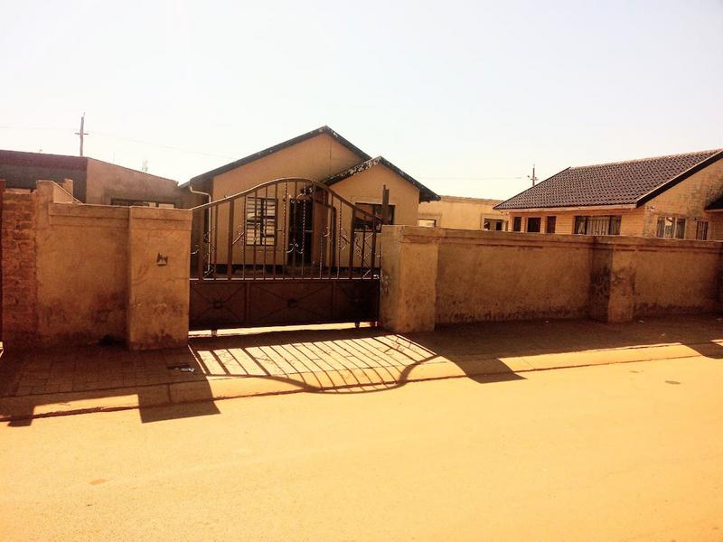 3 Bedroom Property for Sale in Bekkersdal Gauteng