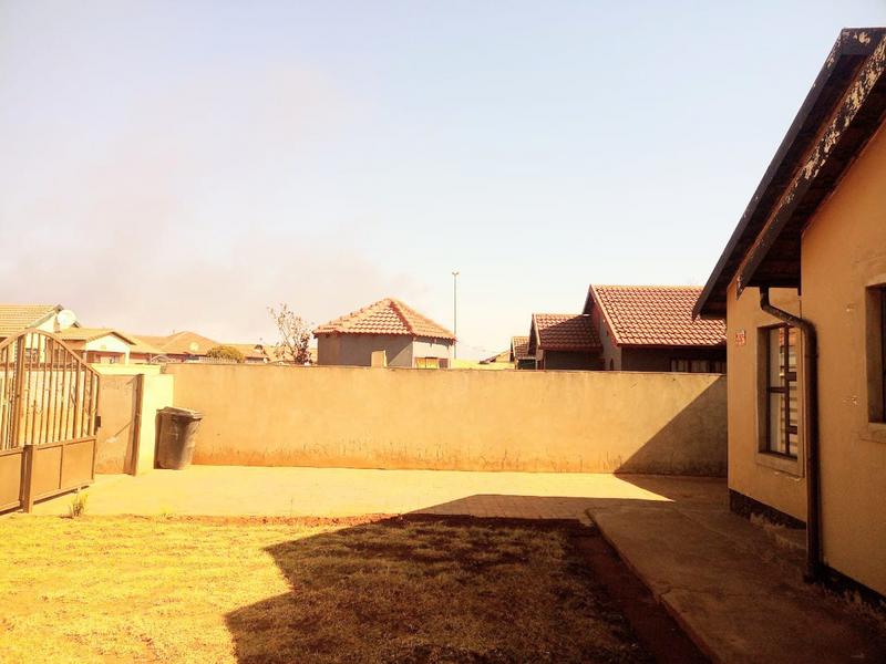 3 Bedroom Property for Sale in Bekkersdal Gauteng