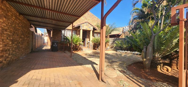 2 Bedroom Property for Sale in Theresa Park Gauteng