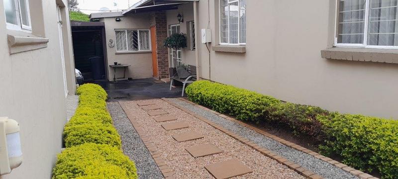 To Let 1 Bedroom Property for Rent in Primrose Hill Gauteng