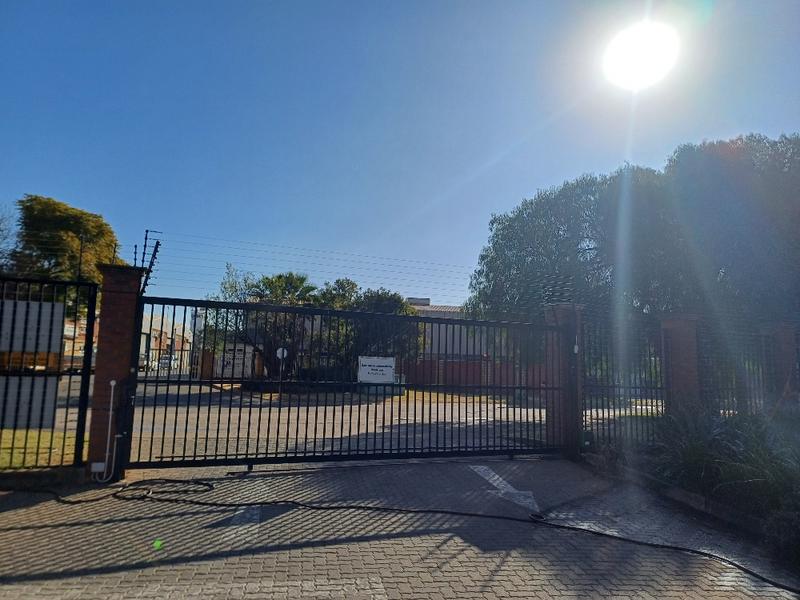 To Let commercial Property for Rent in Rooihuiskraal Gauteng