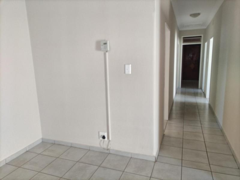 3 Bedroom Property for Sale in Mountain View Gauteng