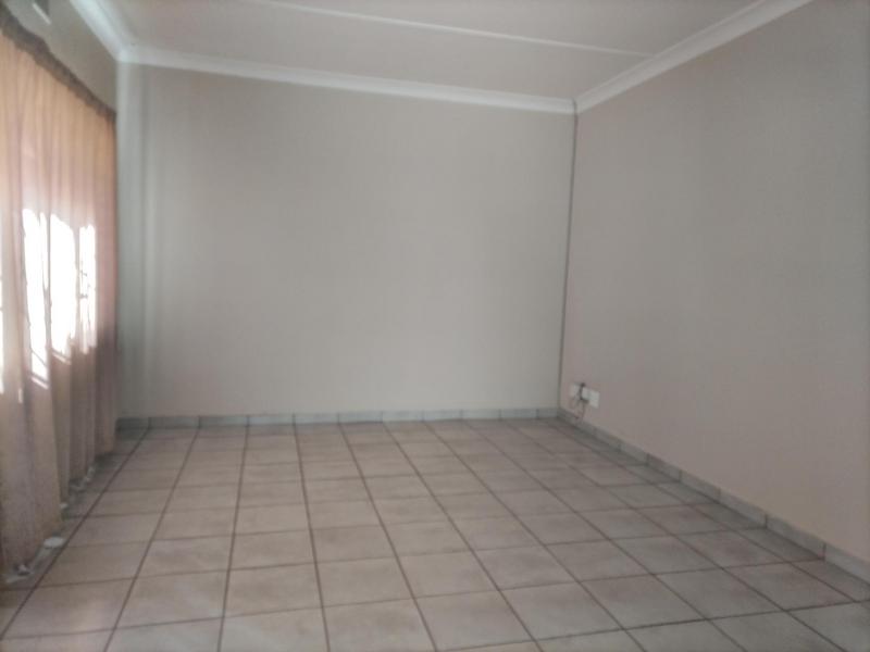 3 Bedroom Property for Sale in Mountain View Gauteng