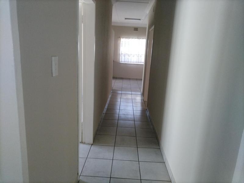 3 Bedroom Property for Sale in Mountain View Gauteng