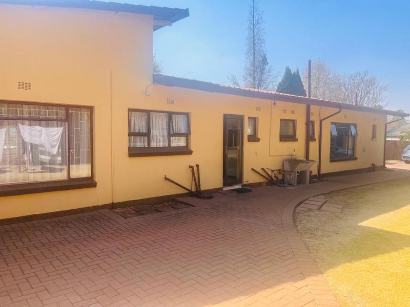 5 Bedroom Property for Sale in Birchleigh Gauteng