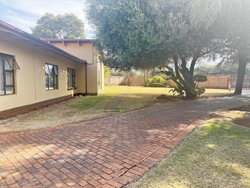 5 Bedroom Property for Sale in Birchleigh Gauteng