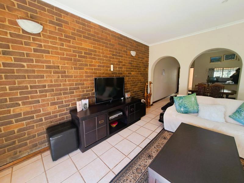 3 Bedroom Property for Sale in Rustivia Gauteng