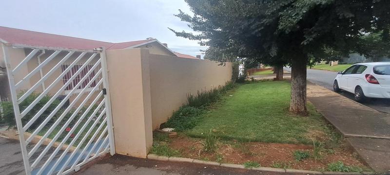 3 Bedroom Property for Sale in Wentworth Park Gauteng